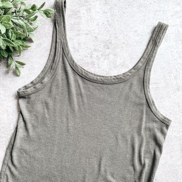 American Eagle Outfitters Tops - American Eagle Green Ribbed Classic Tank Size Medium